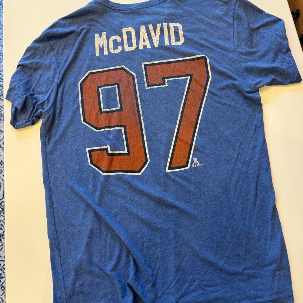 Oilers Connor McDavid Tee Shirt - Picture 3 of 5